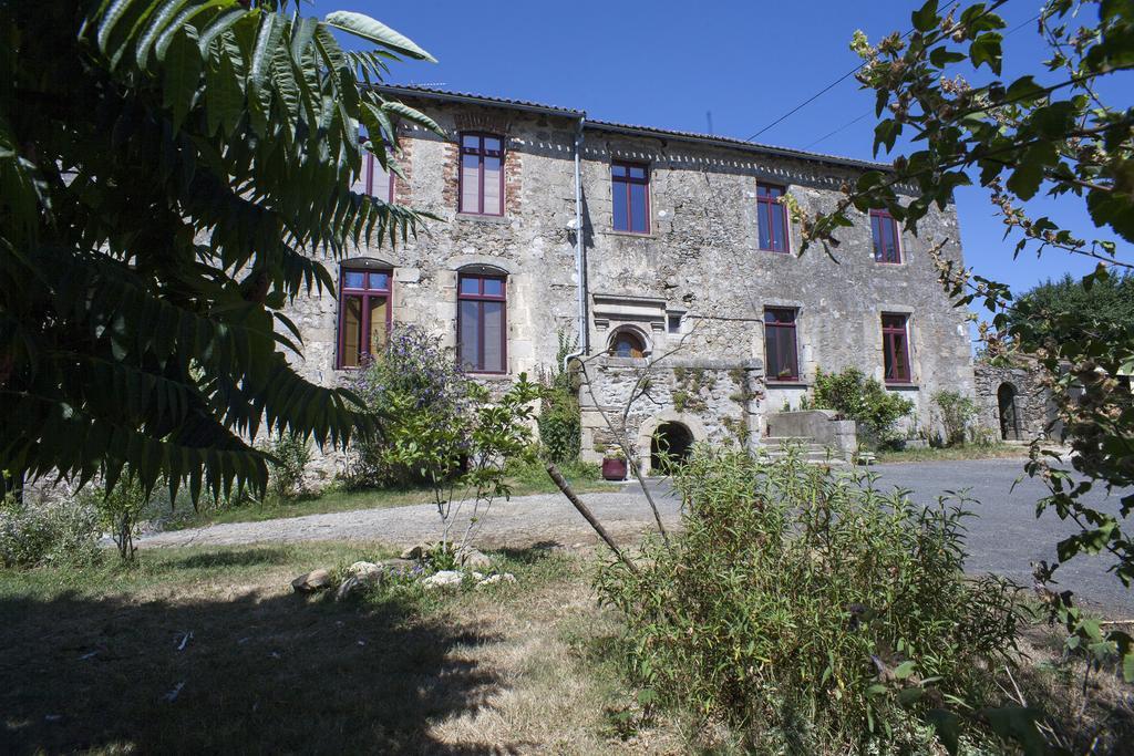 Logis De Riparfonds Bed & Breakfast Bressuire Bagian luar foto