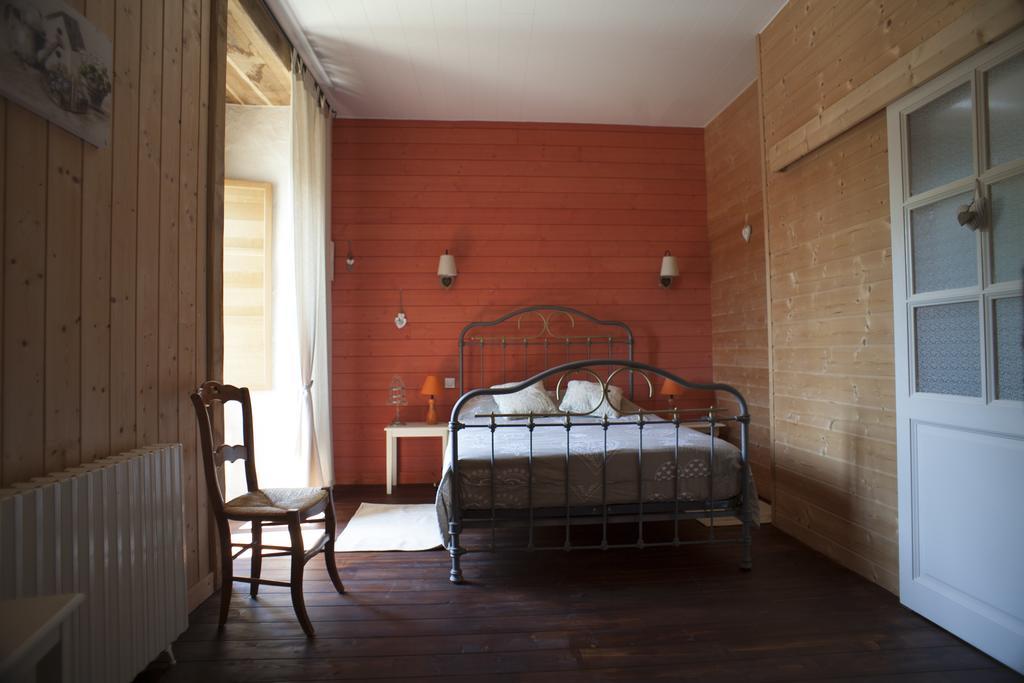 Logis De Riparfonds Bed & Breakfast Bressuire Bagian luar foto