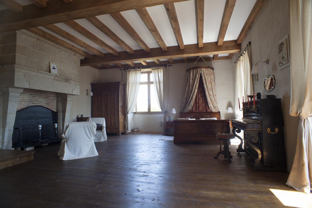 Logis De Riparfonds Bed & Breakfast Bressuire Bagian luar foto