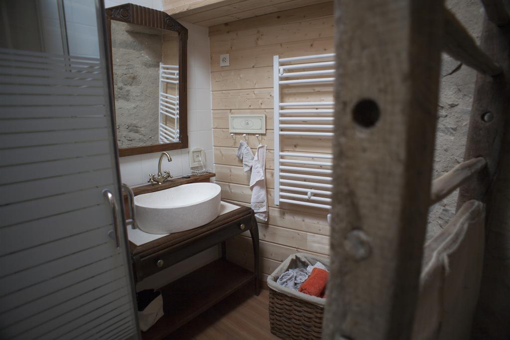 Logis De Riparfonds Bed & Breakfast Bressuire Bagian luar foto