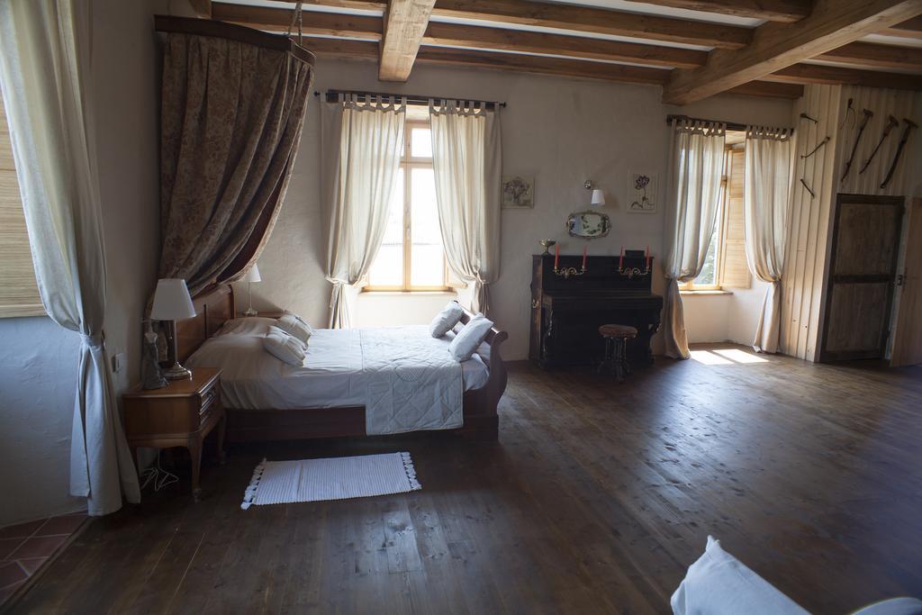 Logis De Riparfonds Bed & Breakfast Bressuire Bagian luar foto