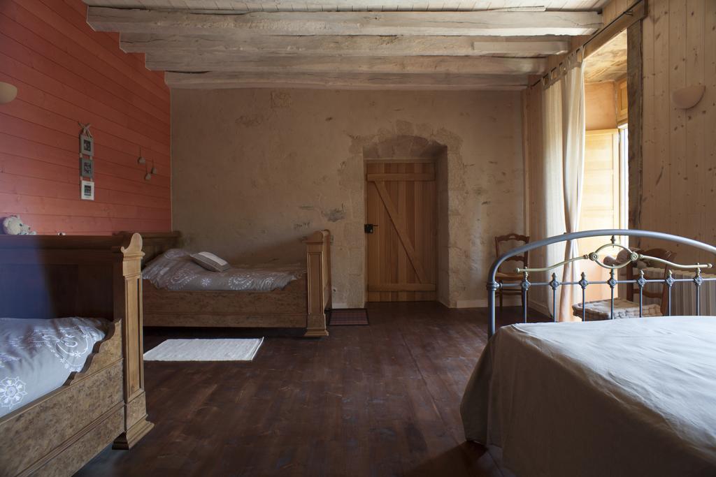 Logis De Riparfonds Bed & Breakfast Bressuire Bagian luar foto