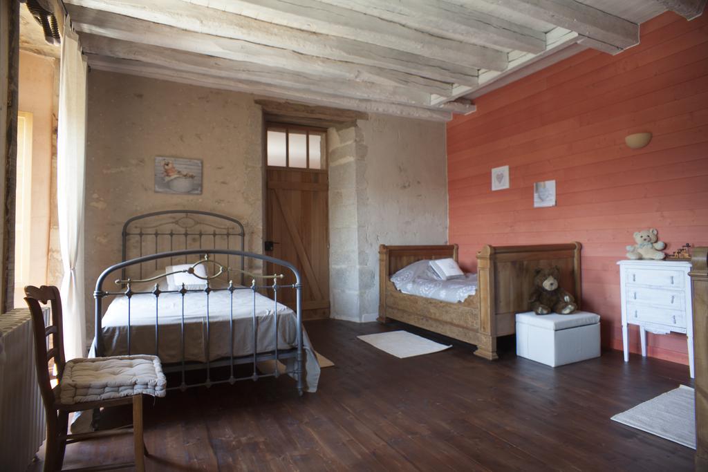 Logis De Riparfonds Bed & Breakfast Bressuire Bagian luar foto