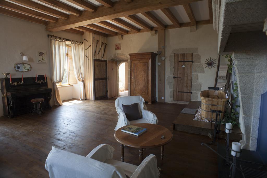 Logis De Riparfonds Bed & Breakfast Bressuire Bagian luar foto