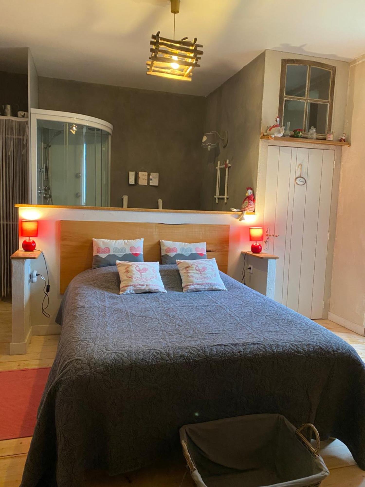 Logis De Riparfonds Bed & Breakfast Bressuire Bagian luar foto