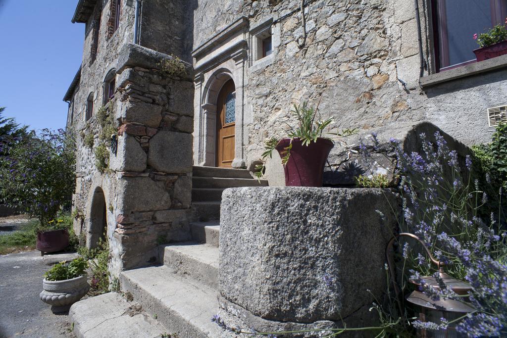 Logis De Riparfonds Bed & Breakfast Bressuire Bagian luar foto